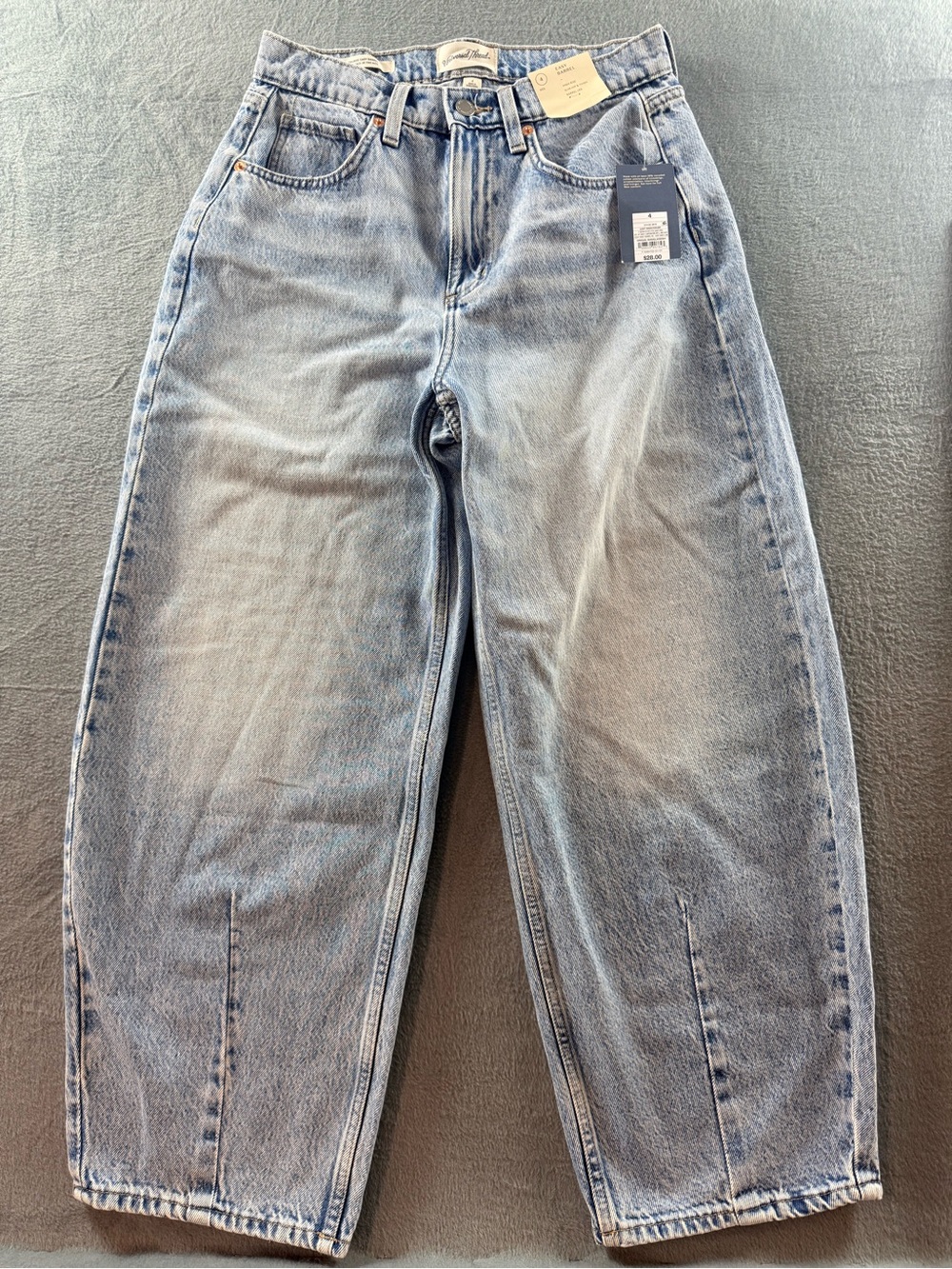 Universal Thread - Light-Wash High-Rise Easy Barrel Jeans
